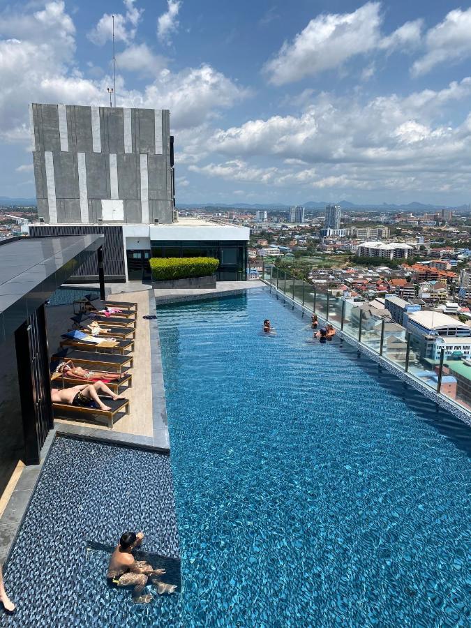 Apartmán The Base In Pattaya Exteriér fotografie